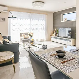 桜の川18 5 Minutes Htsudai Station, 1 Minute Train To Shinjuku, 120㎡ Villa, Four Bedrooms Tokyo